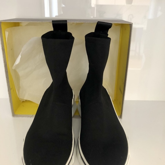 Brand-new, never worn Elena Iachi sneakers - Picture 2 of 9